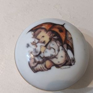 Hummel small container with lid